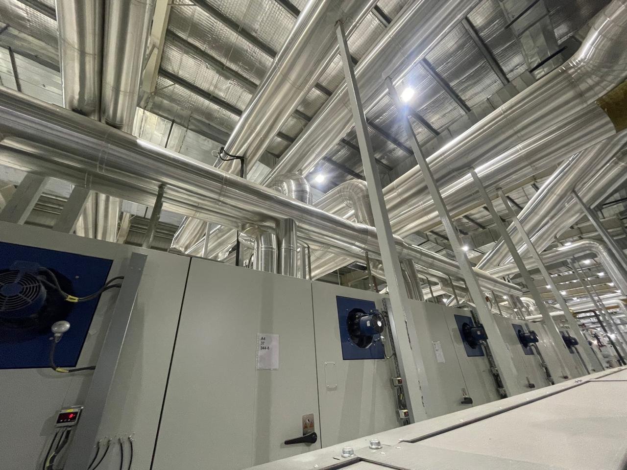 Hot insulation of industrial pipes